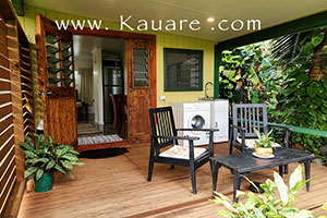 veranda of the accommodation with table, chairs and washing machine