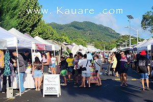 the saturday morning market in avarua town